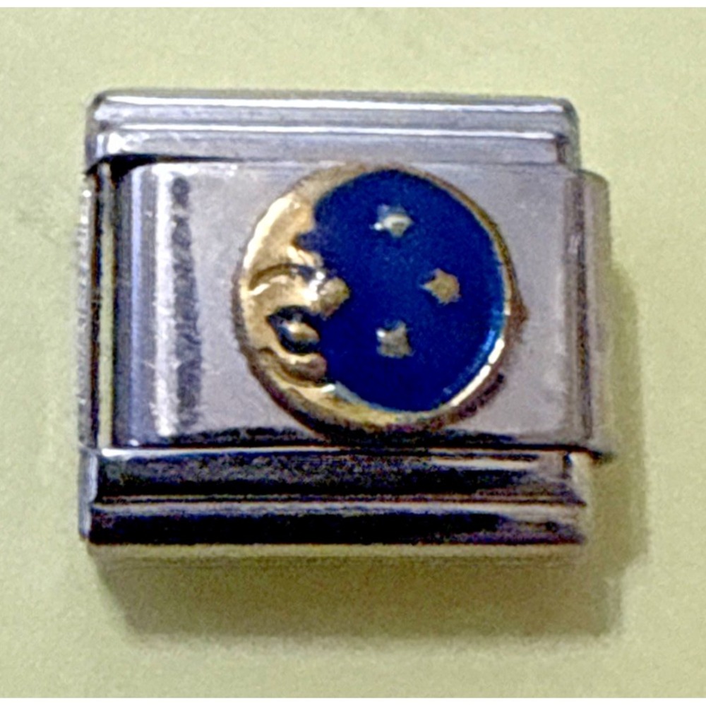 (22) - 9mm Italian Charms Circle with Gold Moon Face and Space with 3 Stars - Picture 8 of 12